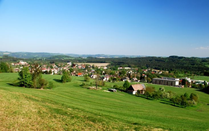Pohled na letní Zásadu od horní stanice vleku